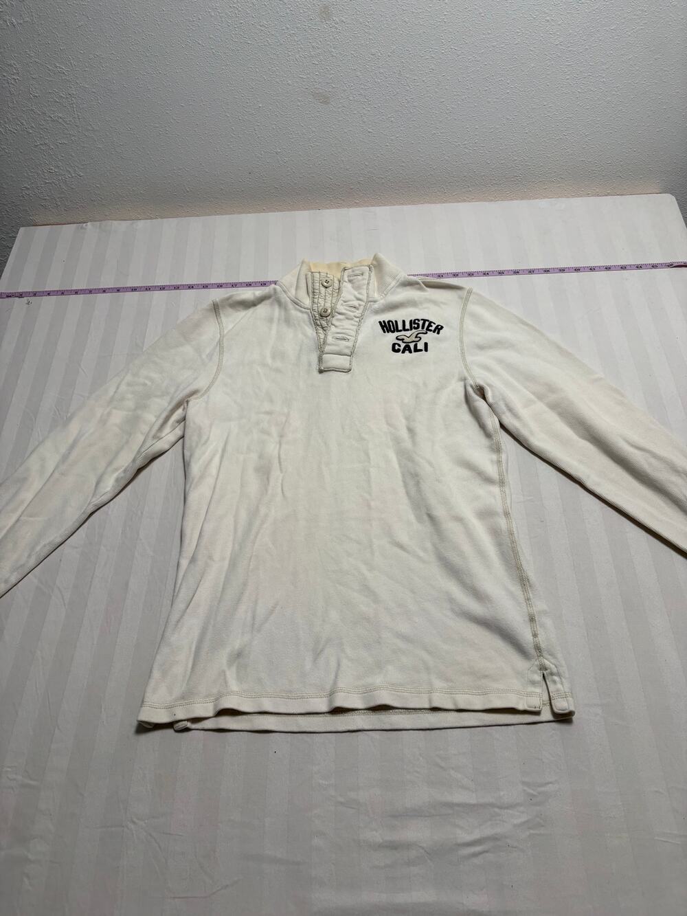 Hollister Cali Long Sleeve Henley Cream Pullover Top Size Medium